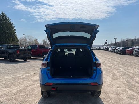 Used 2025 Jeep Compass Trailhawk AWD/4WD image 8