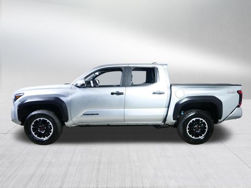 Used 2025 Toyota Tacoma TRD Off-Road w/ TRD Off Road Premium Package AWD/4WD image 4