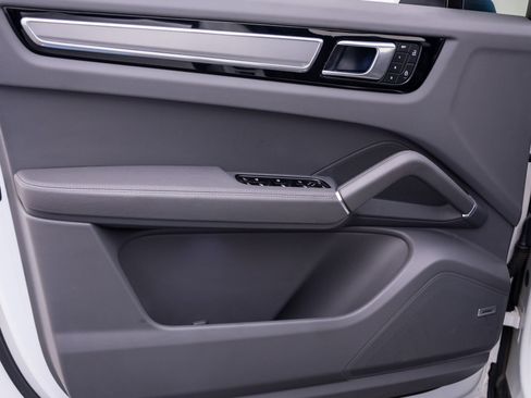 Certified 2023 Porsche Cayenne Platinum Edition AWD/4WD image 14