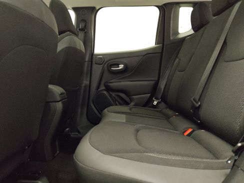 Used 2023 Jeep Renegade Latitude w/ Sun/Sound Group AWD/4WD image 18