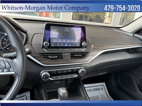 Used 2025 Nissan Altima 2.5 SV FWD image 21