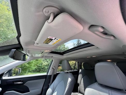 Used 2023 Toyota Highlander XLE AWD/4WD image 13