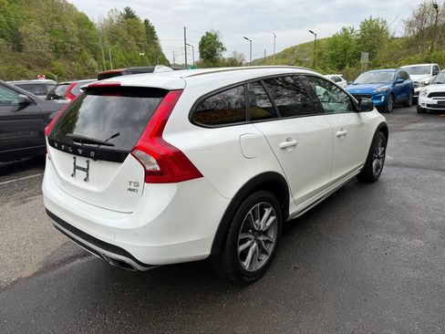 Used 2017 Volvo V60 T5 Cross Country w/ Convenience Package AWD/4WD image 3