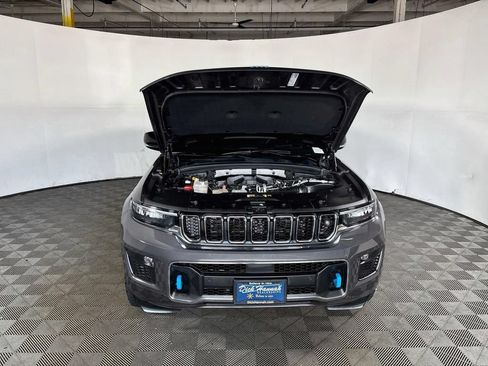 Used 2023 Jeep Grand Cherokee Overland w/ Advanced Protech Group III AWD/4WD image 23
