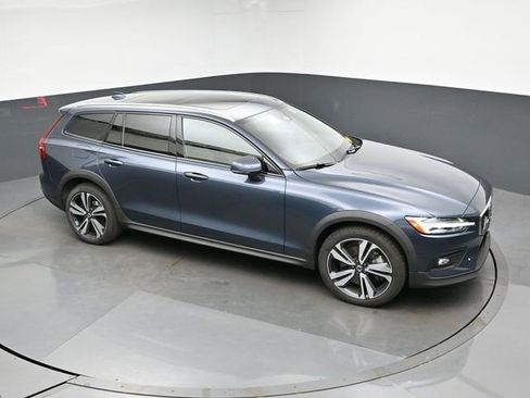 Used 2025 Volvo V60 B5 Cross Country Plus AWD/4WD image 18