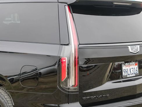 Used 2023 Cadillac Escalade ESV Sport Platinum w/ LPO, ONYX Package image 11