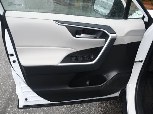 Certified 2025 Toyota RAV4 XLE Premium AWD/4WD image 10