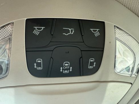 Used 2021 Chrysler Pacifica Touring w/ Cold Weather Group image 21