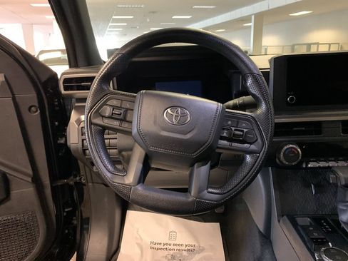 Used 2025 Toyota Tacoma SR5 AWD/4WD image 17