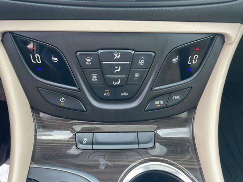 Used 2019 Buick Envision Premium AWD/4WD image 22