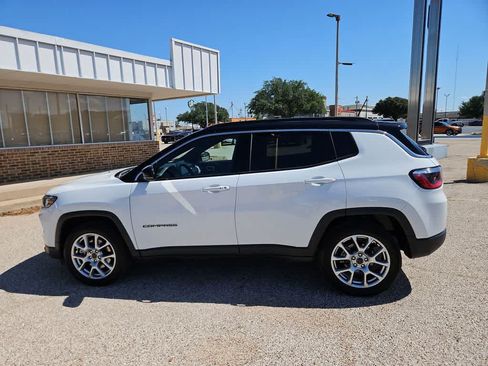 Used 2025 Jeep Compass Limited AWD/4WD image 5