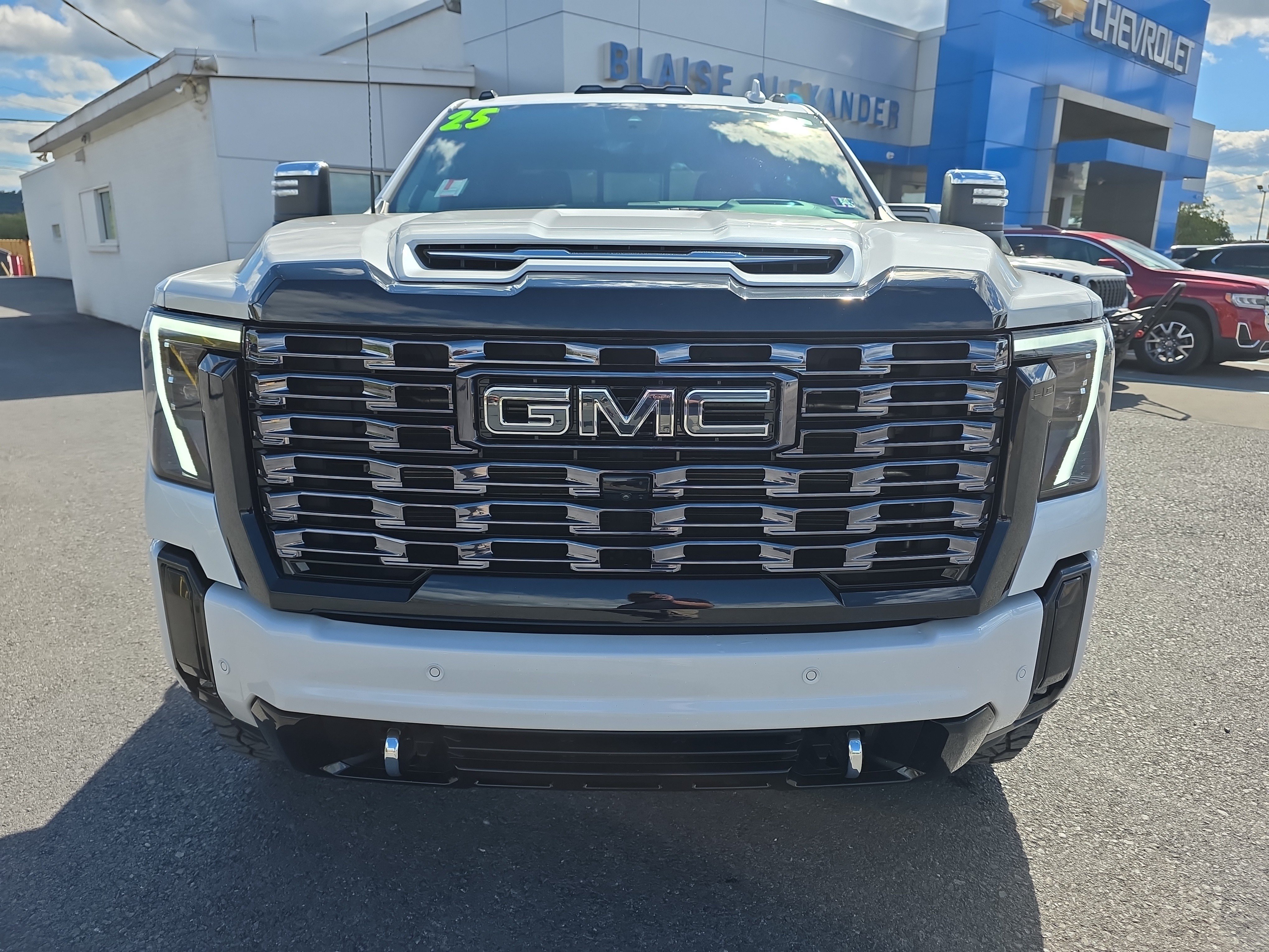 Used 2025 GMC Sierra 2500 Denali Ultimate w/ Max Trailering Package AWD/4WD image 8