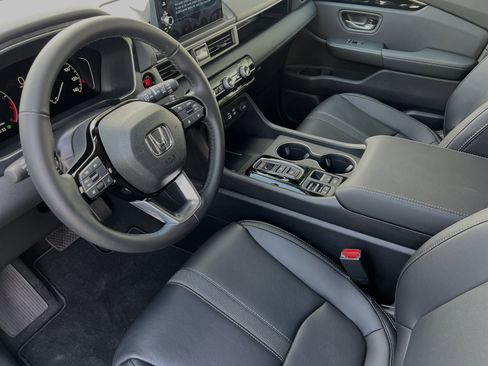 New 2025 Honda Pilot EX-L image 10