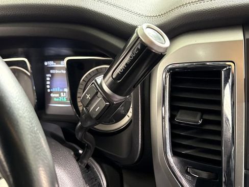 Used 2018 Nissan Titan SL AWD/4WD image 40