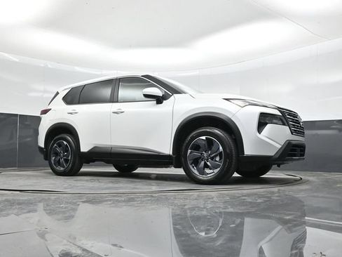 Used 2026 Nissan Rogue SV FWD image 46