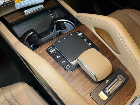 New 2026 Mercedes-Benz GLS 450 4MATIC image 40