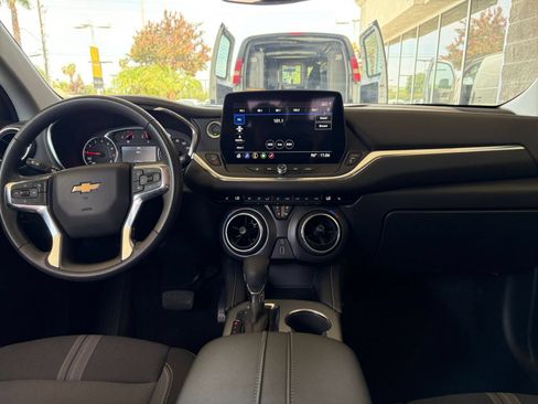 Used 2025 Chevrolet Blazer LT FWD image 32