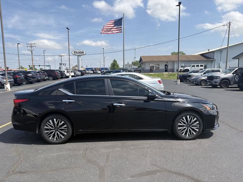 Used 2023 Nissan Altima 2.5 SV w/ SV Premium Package image 9