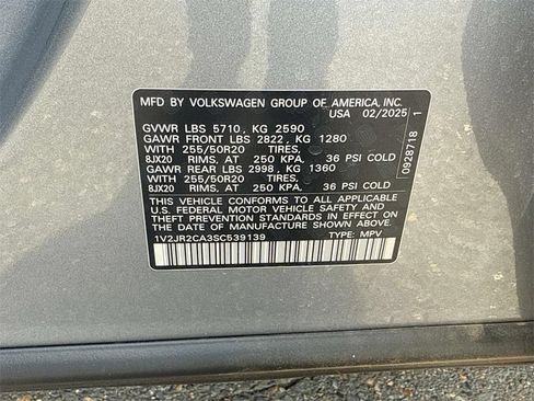 Used 2025 Volkswagen Atlas SE FWD image 32