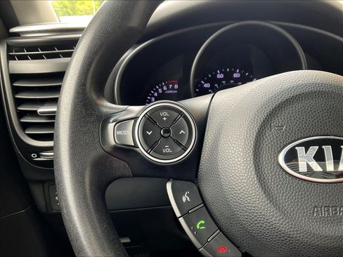 Used 2016 Kia Soul + FWD image 10