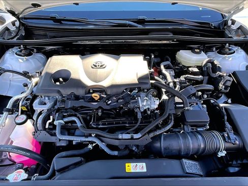 Used 2025 Toyota Camry SE image 30