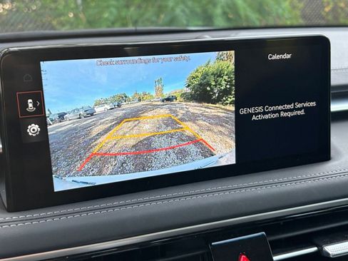 Used 2025 Genesis G70 2.5T image 17