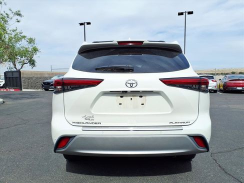 Used 2020 Toyota Highlander Platinum image 5