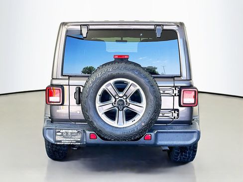 Used 2019 Jeep Wrangler Unlimited Sahara AWD/4WD image 6