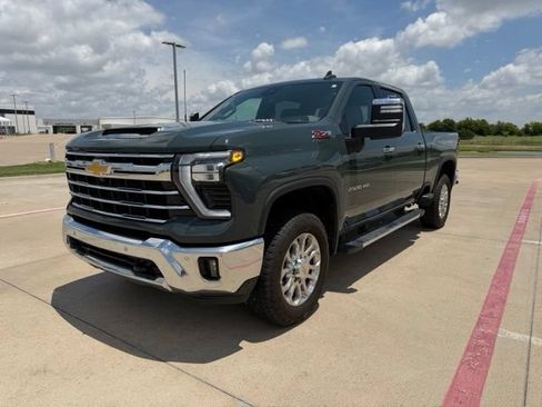Used 2025 Chevrolet Silverado 2500 LTZ w/ LTZ Convenience Package AWD/4WD image 7
