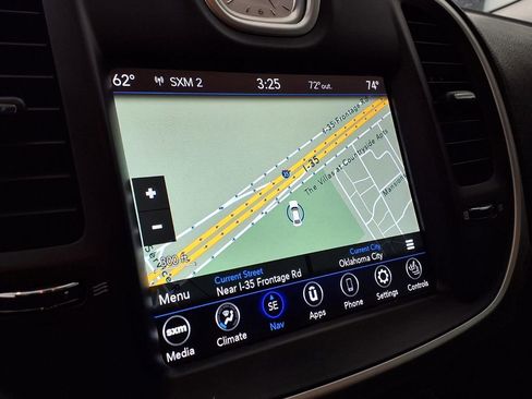 Used 2020 Chrysler 300 Limited AWD/4WD image 4