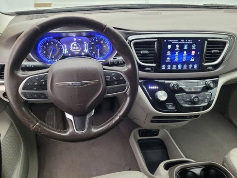 Used 2017 Chrysler Pacifica Touring-L Plus image 22