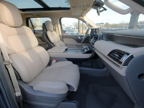 Used 2024 Lincoln Navigator Reserve image 17