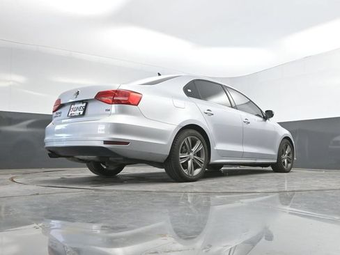 Used 2015 Volkswagen Jetta TDI SE FWD image 39