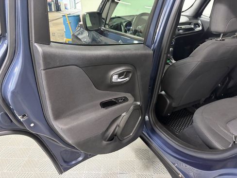 Used 2021 Jeep Renegade Latitude w/ Convenience Group image 17