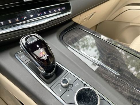 Used 2022 Cadillac Escalade Premium Luxury image 23