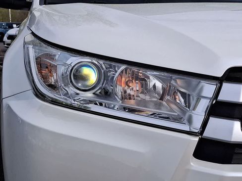 Used 2019 Toyota Highlander LE image 28