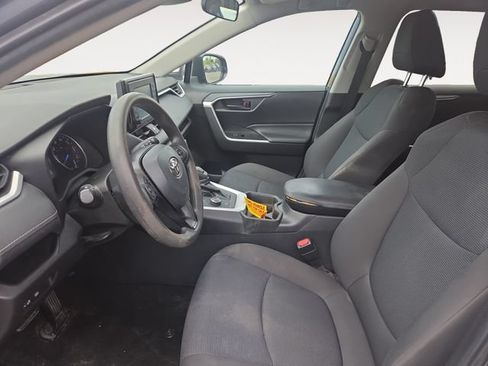 Used 2021 Toyota RAV4 LE AWD/4WD image 9