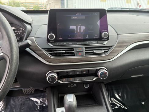 Used 2025 Nissan Altima 2.5 SV FWD image 17