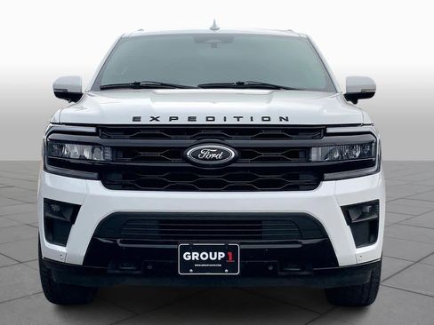 Used 2023 Ford Expedition Limited image 4