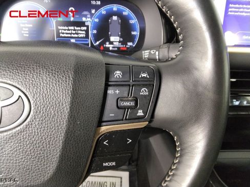 Used 2025 Toyota Crown AWD/4WD image 13