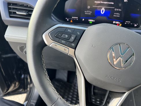Certified 2024 Volkswagen Taos SE w/ Panoramic Sunroof Package FWD image 17