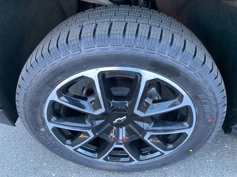 Used 2022 Chevrolet Tahoe RST w/ Luxury Package image 9