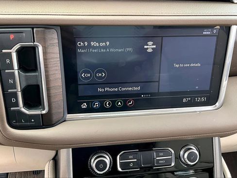 Used 2021 GMC Yukon Denali w/ Denali Premium Package AWD/4WD image 32