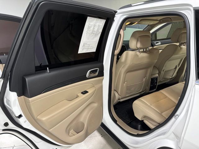 Used 2020 Jeep Grand Cherokee Laredo AWD/4WD image 22