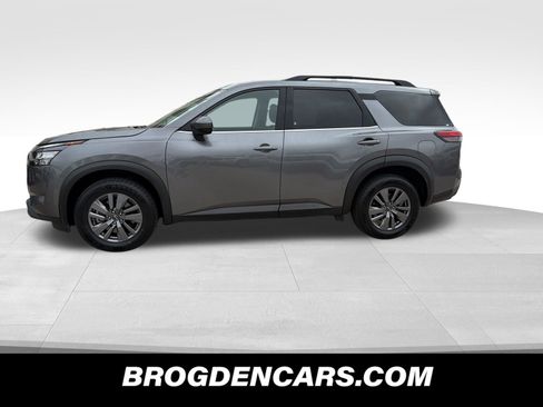 Used 2025 Nissan Pathfinder SV AWD/4WD image 5
