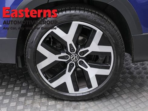 Used 2022 Volkswagen Taos SEL image 8