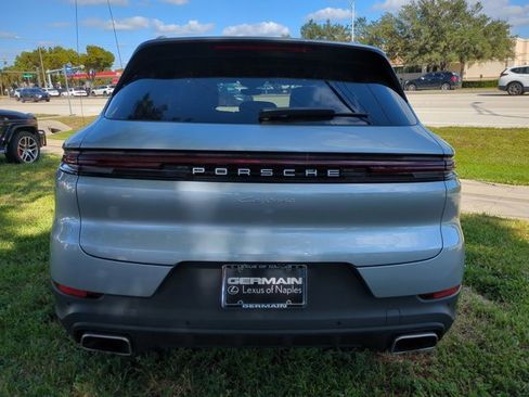 Used 2025 Porsche Cayenne image 4