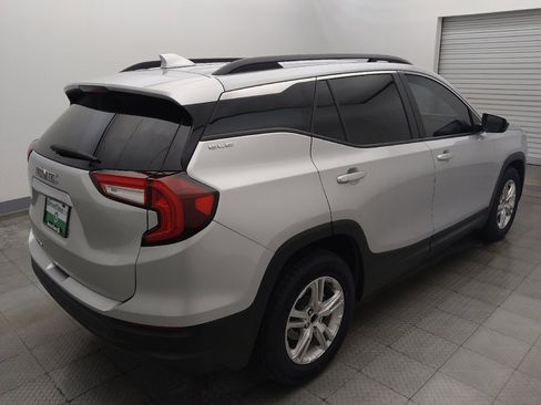 Used 2022 GMC Terrain SLE w/ Driver Convenience Package FWD image 9