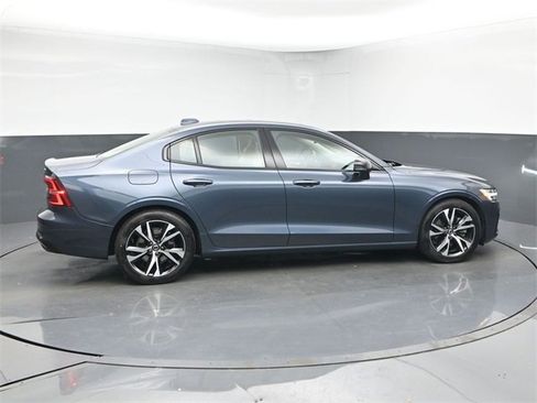 Used 2024 Volvo S60 B5 Core w/ Climate Package image 8