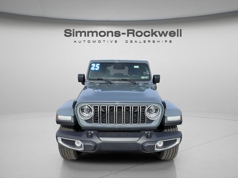 Used 2025 Jeep Wrangler Unlimited Sahara AWD/4WD image 8